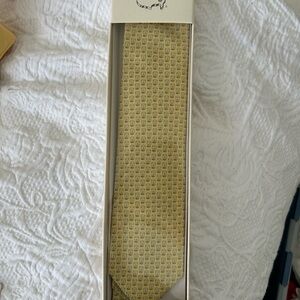 Masters tie with cup pattern